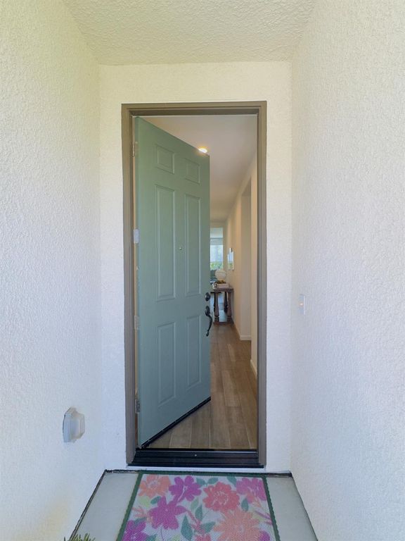 Image 9 of property listing at 1620 W Porter Avenue, Visalia, CA 93291
