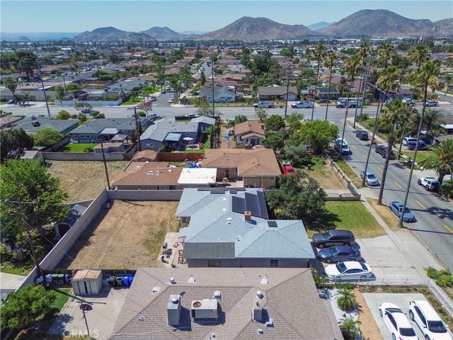 9661 Tamarind Avenue, Fontana, CA 92335