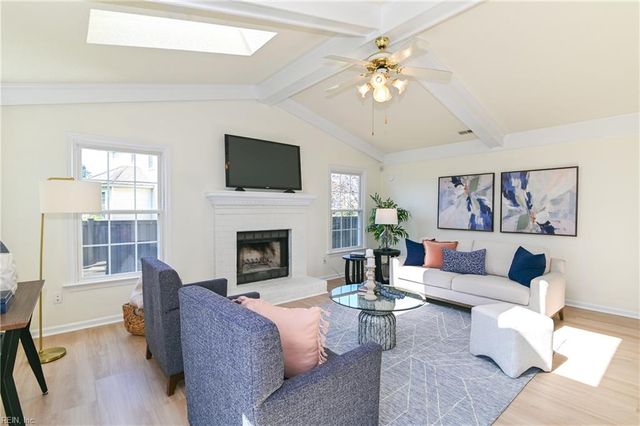 1052 Heatherwood DR, Virginia Beach, VA 23455