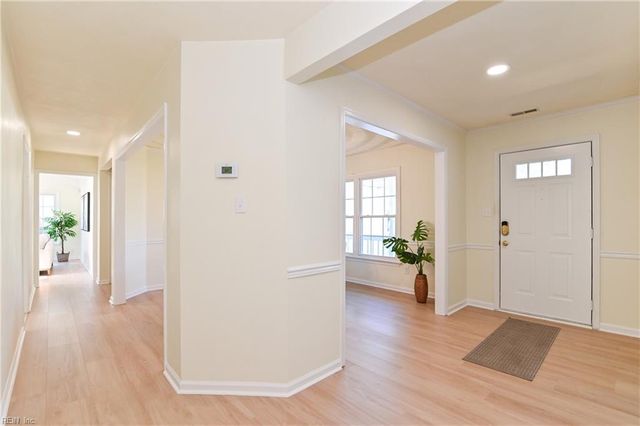 1052 Heatherwood DR, Virginia Beach, VA 23455