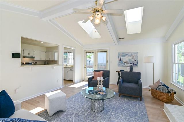 1052 Heatherwood DR, Virginia Beach, VA 23455