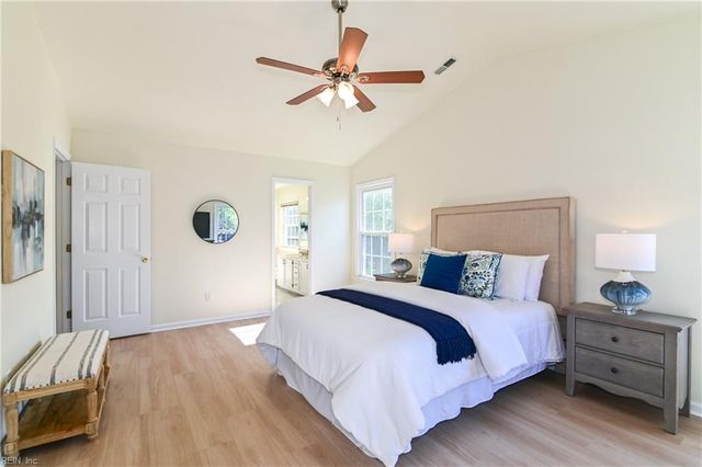 1052 Heatherwood DR, Virginia Beach, VA 23455