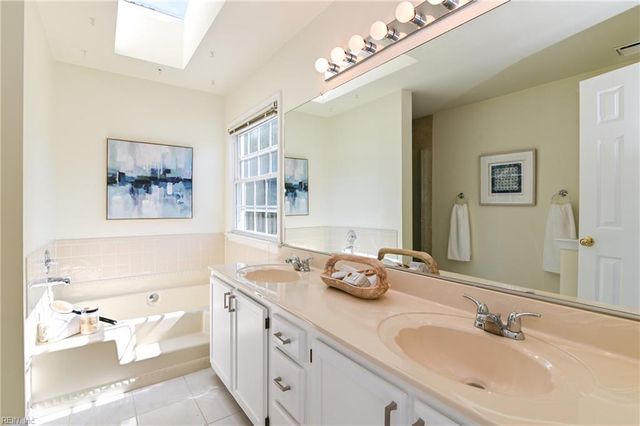 1052 Heatherwood DR, Virginia Beach, VA 23455