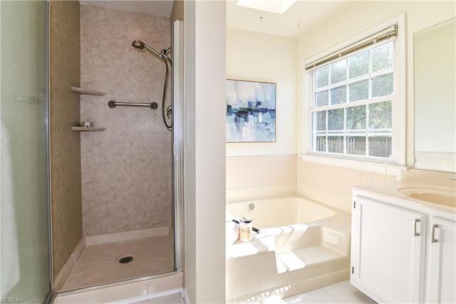 1052 Heatherwood DR, Virginia Beach, VA 23455