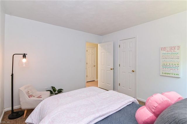 1052 Heatherwood DR, Virginia Beach, VA 23455