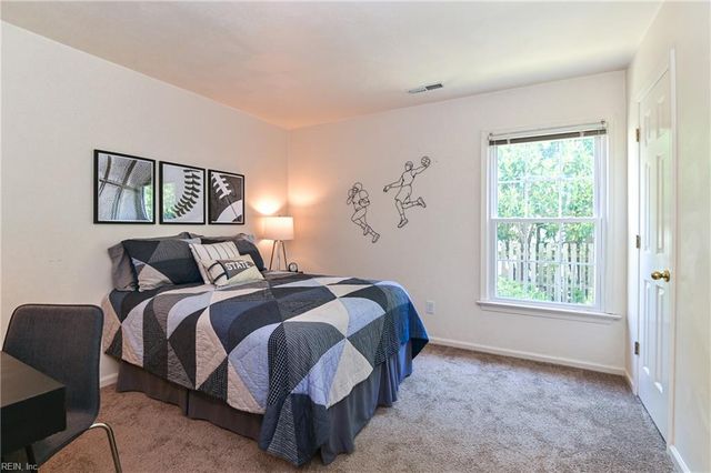 1052 Heatherwood DR, Virginia Beach, VA 23455