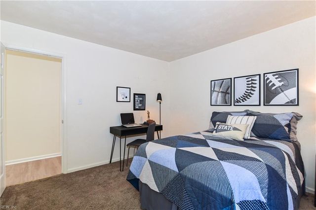 1052 Heatherwood DR, Virginia Beach, VA 23455