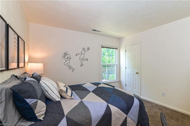 1052 Heatherwood DR, Virginia Beach, VA 23455