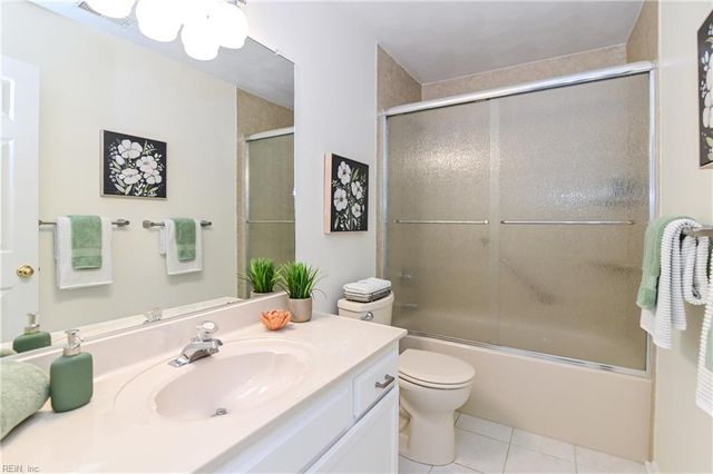 1052 Heatherwood DR, Virginia Beach, VA 23455