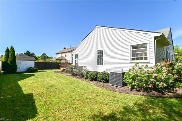 1052 Heatherwood DR, Virginia Beach, VA 23455