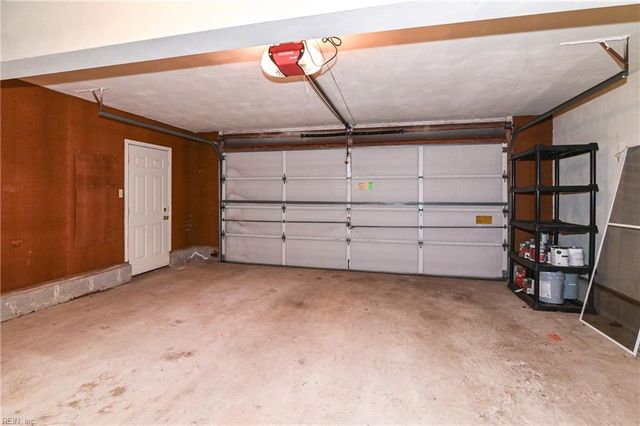 1052 Heatherwood DR, Virginia Beach, VA 23455