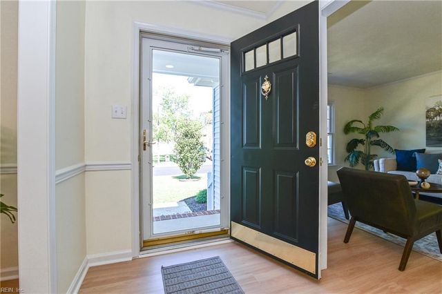 1052 Heatherwood DR, Virginia Beach, VA 23455