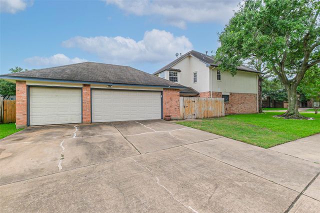 10218 Hedge Way Drive, Houston, TX 77065
