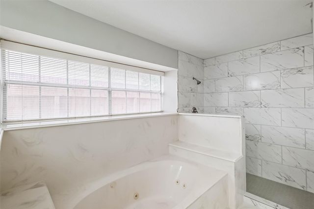 10218 Hedge Way Drive, Houston, TX 77065