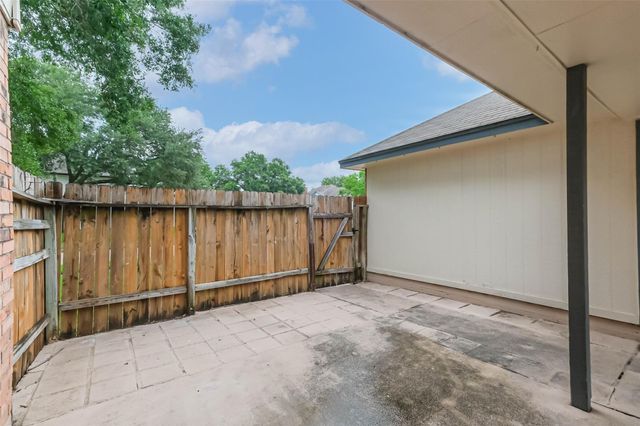 10218 Hedge Way Drive, Houston, TX 77065
