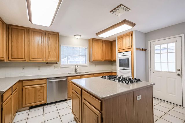 10218 Hedge Way Drive, Houston, TX 77065