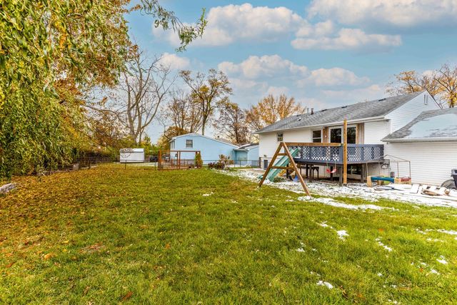 1096 Beechwood Road, Buffalo Grove, IL 60089