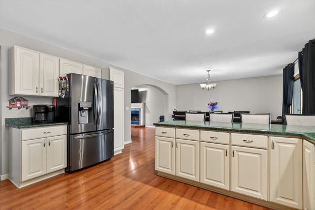 206 Griffin Place, Poplar Grove, IL 61065