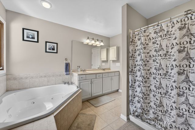 206 Griffin Place, Poplar Grove, IL 61065