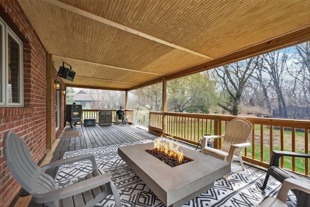 206 Griffin Place, Poplar Grove, IL 61065