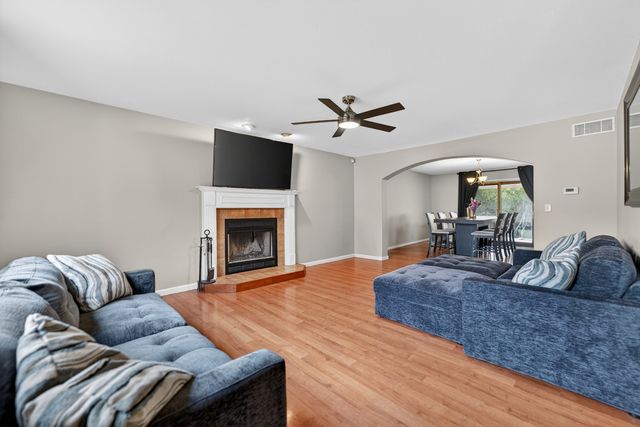 206 Griffin Place, Poplar Grove, IL 61065