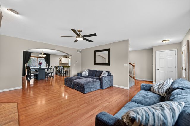 206 Griffin Place, Poplar Grove, IL 61065