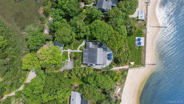 1497 Peconic Bay Boulevard, Laurel, NY 11948