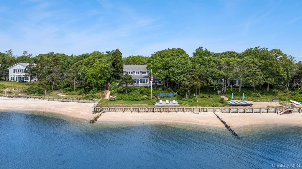 1497 Peconic Bay Boulevard, Laurel, NY 11948