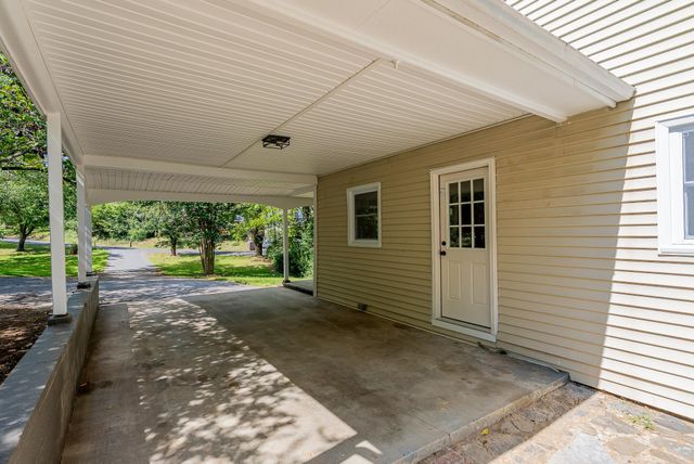 546 LUPTON RD, Woodstock, VA 22664