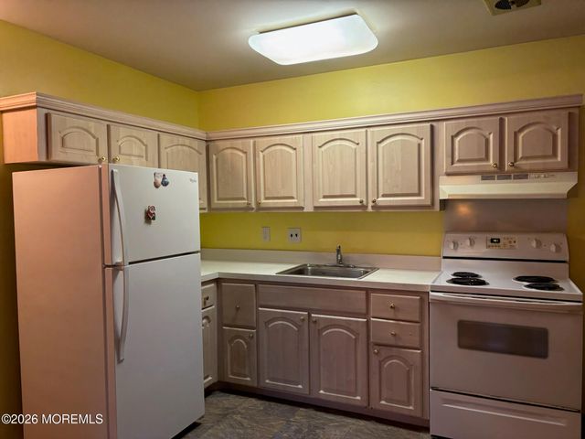 21 Snowberry Lane A, Whiting, NJ 08759