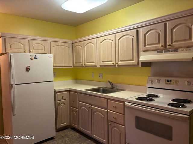 21 Snowberry Lane A, Whiting, NJ 08759