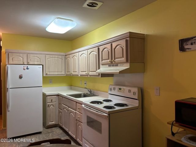 21 Snowberry Lane A, Whiting, NJ 08759