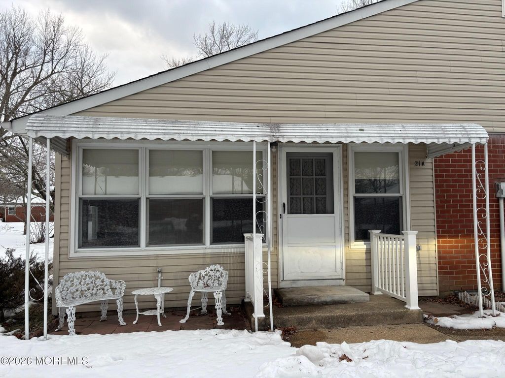 21 Snowberry Lane A, Whiting, NJ 08759