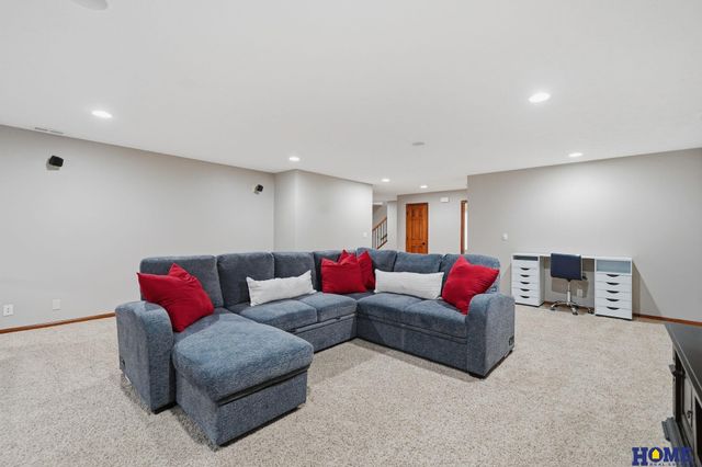 8933 S 30th Street, Lincoln, NE 68516