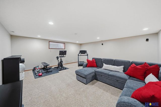 8933 S 30th Street, Lincoln, NE 68516