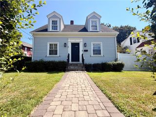 61 Bliss Road, Newport, RI 02840