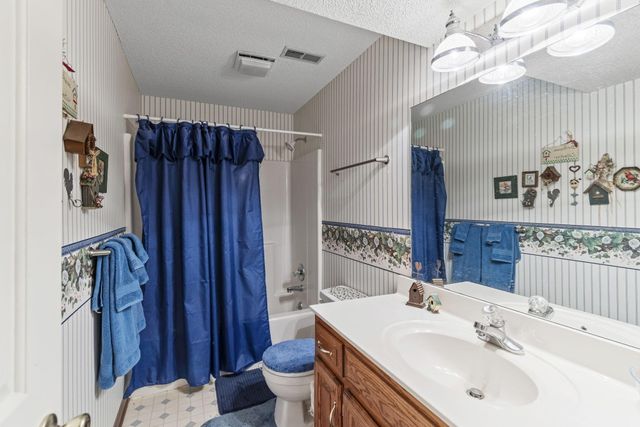 26690 Oakwood Lane, Clinton, MO 64735