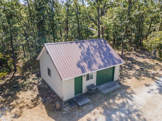 26690 Oakwood Lane, Clinton, MO 64735