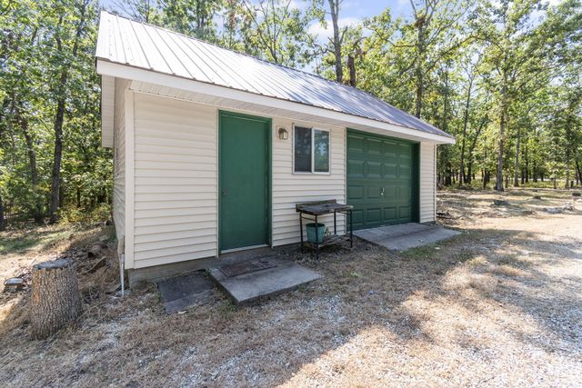 26690 Oakwood Lane, Clinton, MO 64735