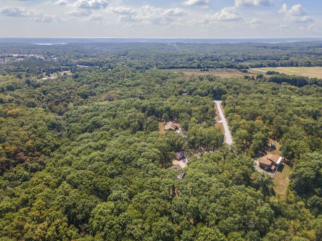 26690 Oakwood Lane, Clinton, MO 64735