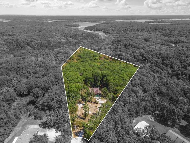 26690 Oakwood Lane, Clinton, MO 64735