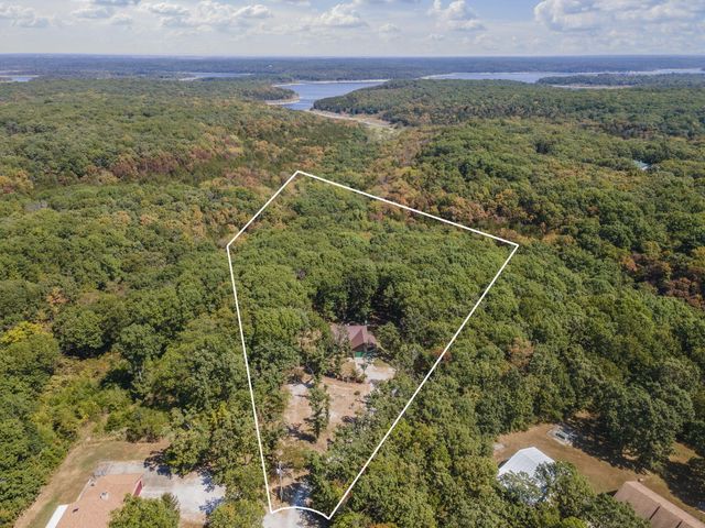 26690 Oakwood Lane, Clinton, MO 64735