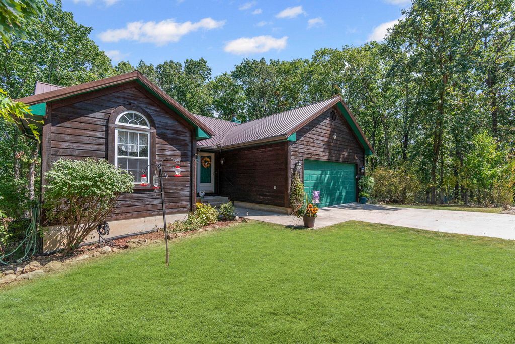 26690 Oakwood Lane, Clinton, MO 64735