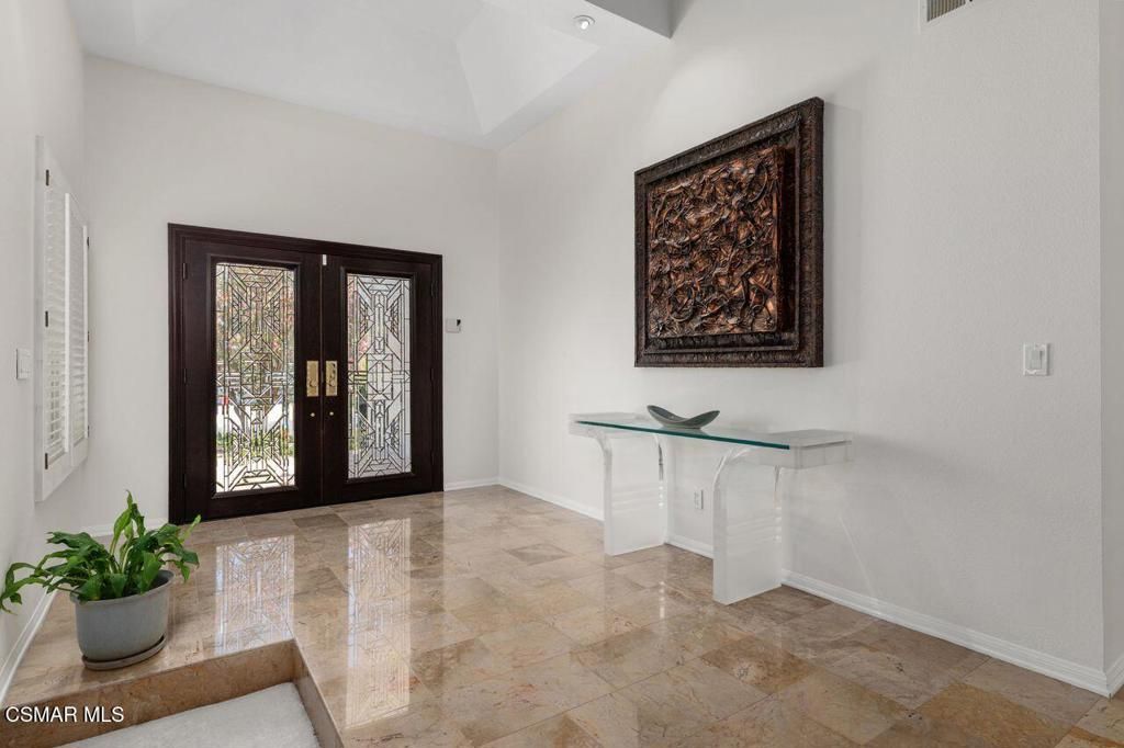 Image 10 of property listing at 7616 Ashton Court, West Hills, CA 91304