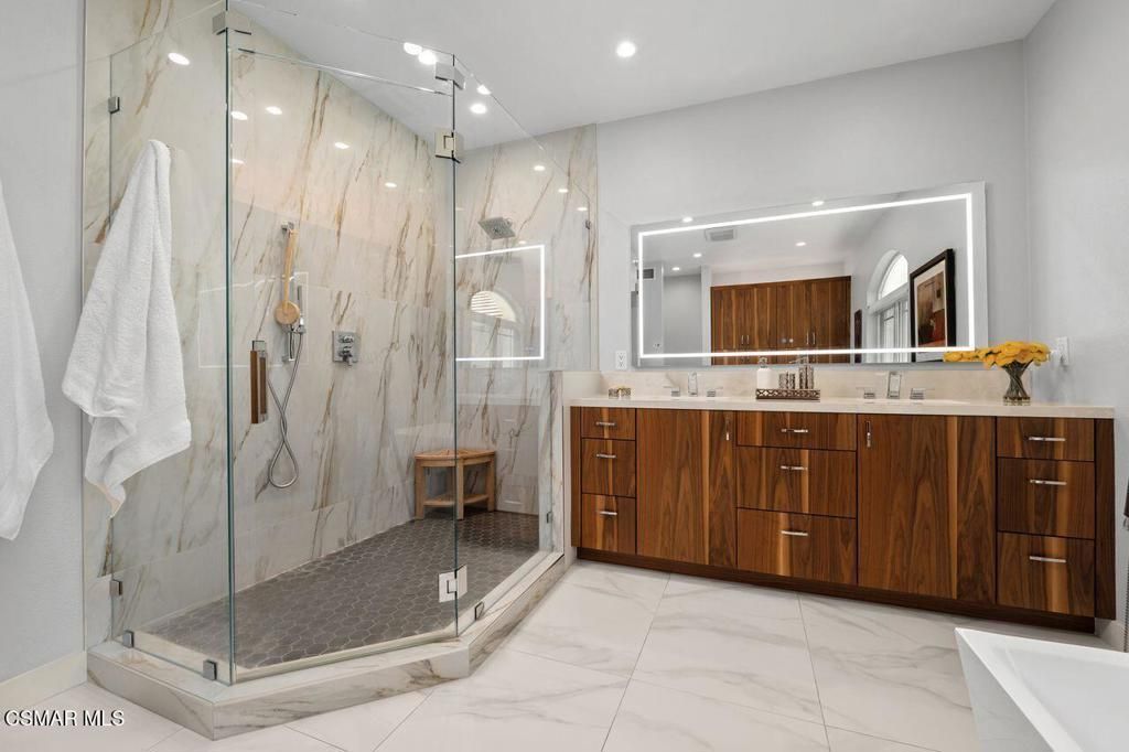 Image 27 of property listing at 7616 Ashton Court, West Hills, CA 91304