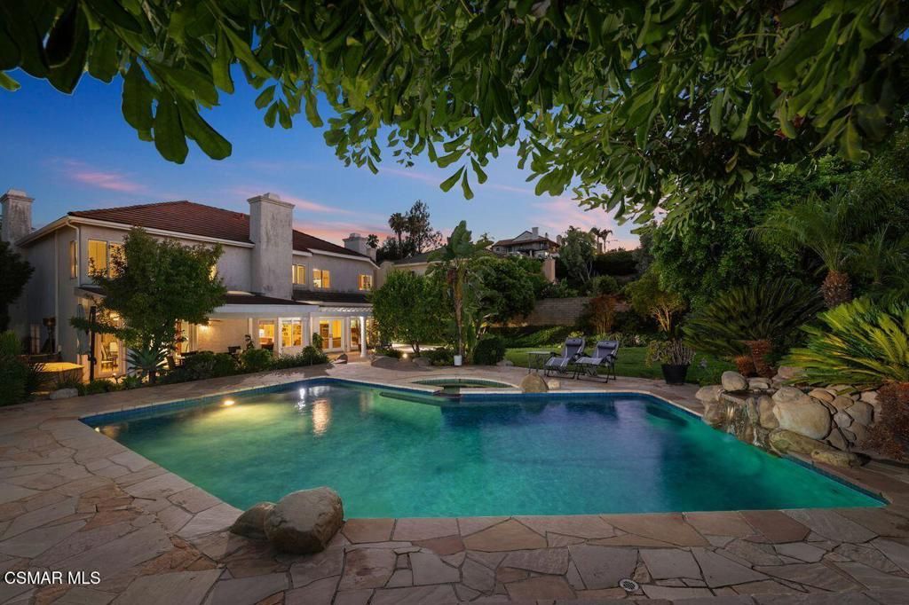 Image 6 of property listing at 7616 Ashton Court, West Hills, CA 91304