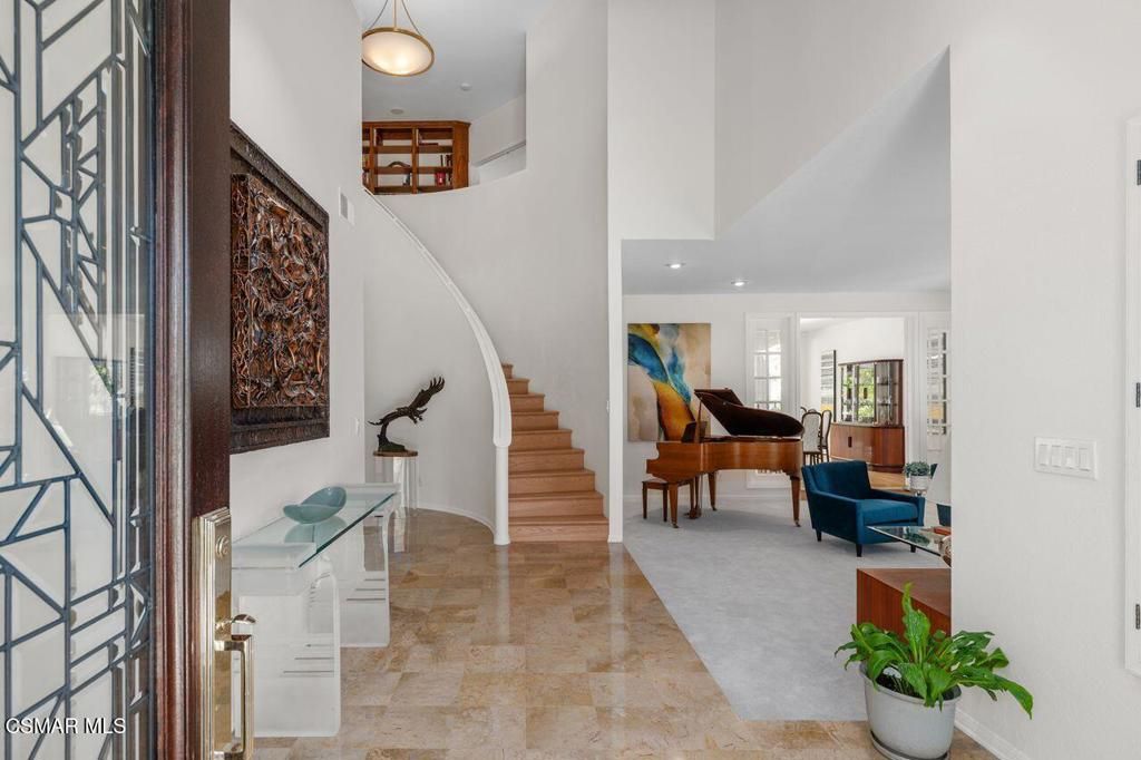 Image 9 of property listing at 7616 Ashton Court, West Hills, CA 91304