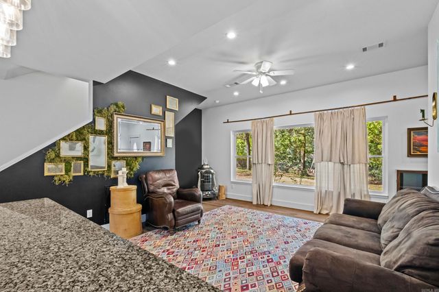 2944 W Country Club Road, Searcy, AR 72143