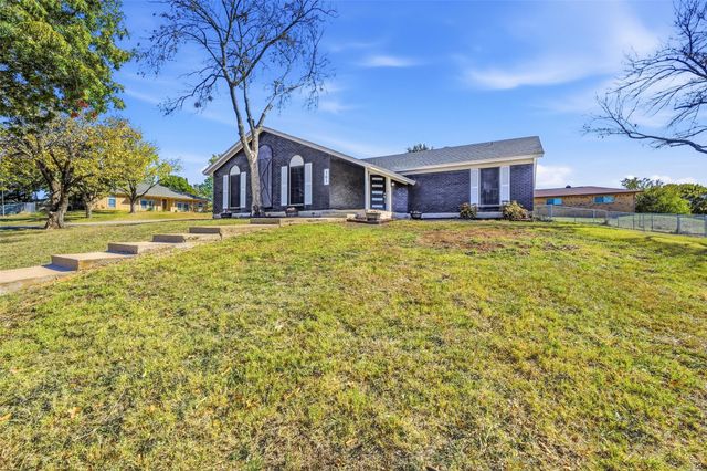 101 Park Trail Place, Joshua, TX 76058