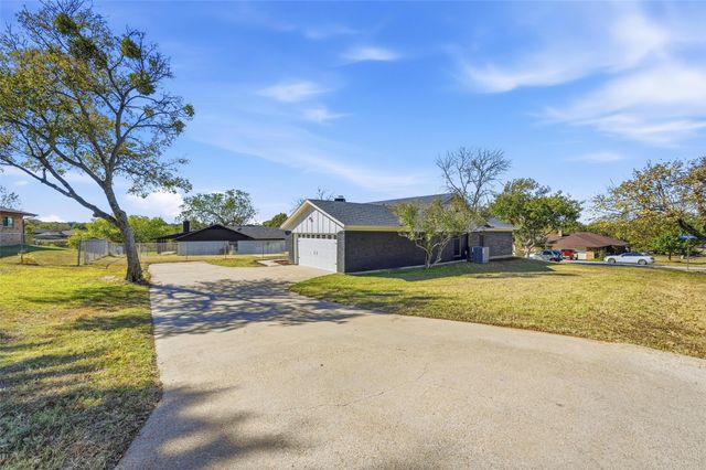 101 Park Trail Place, Joshua, TX 76058